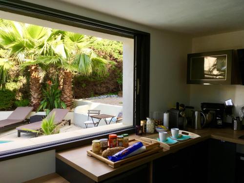 Bed,Kitchen and Swimming Pool Villa Esterel