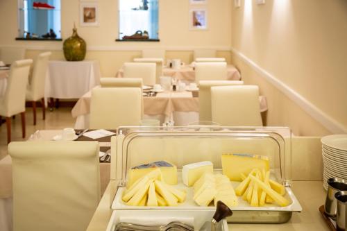 International Beach Hotel - image 11