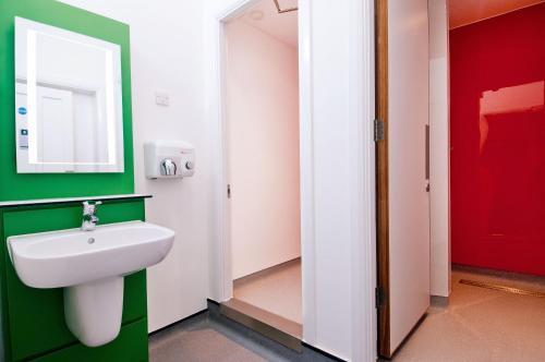 YHA Canterbury - main image