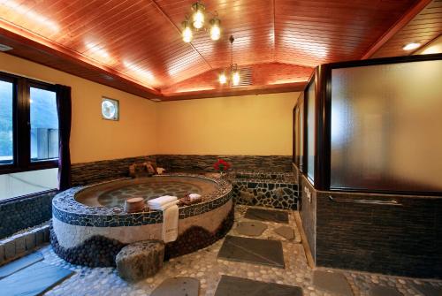 Bathroom, Ming Lu Holiday Hotel in Renai Township