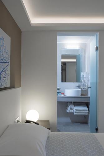 Coral Apartments - image 2