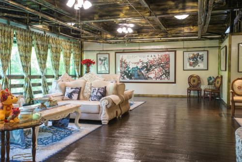 Cedarwood Villa in Miaoli