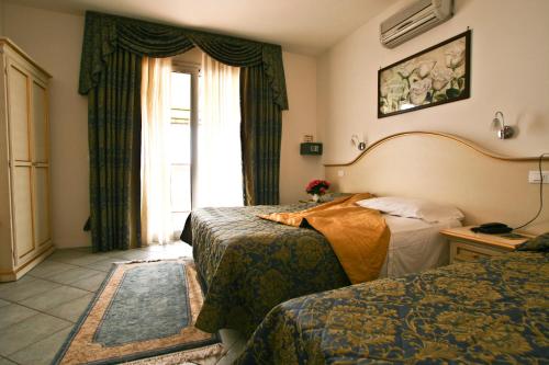 Hotel Elpiro - image 2