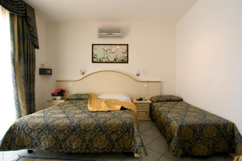 Superior Triple Room with Sea View image 5