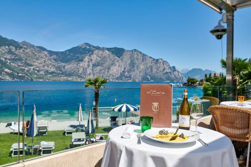 Hotel Castello Lake Front - image 9