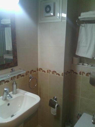 Hotel Linda - image 2