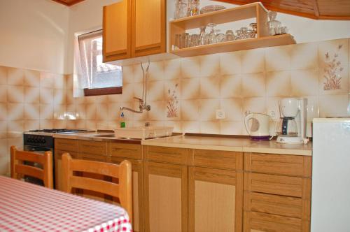 Konyha, Apartments Miro in Poljane