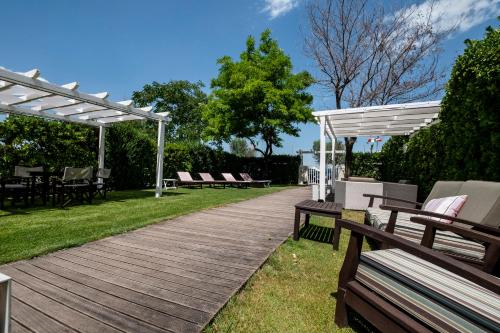 Le Rose Suite Hotel - image 2