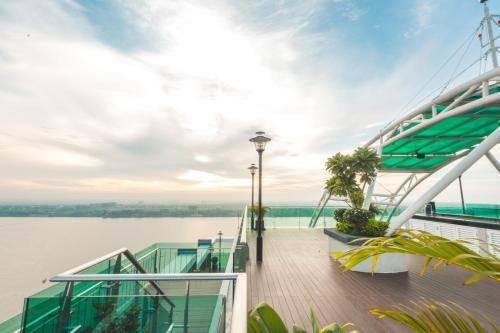 Garden, Infinity 28 Hotel and Residence in Sangkat Chrouy Changva
