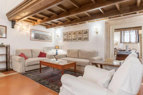 Campitelli Fascinating Apartment - image 11