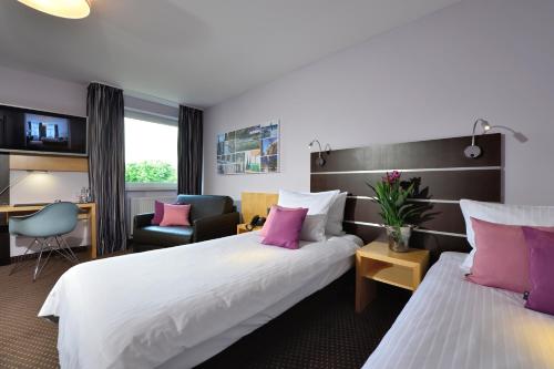 2 twin beds