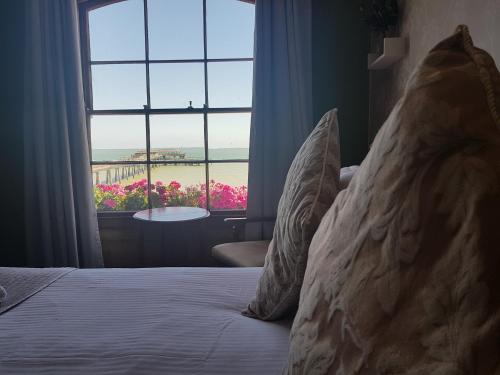 Waterfront Hotel - image 6