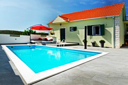  House Lucia, Unterkunft in Brštanovo