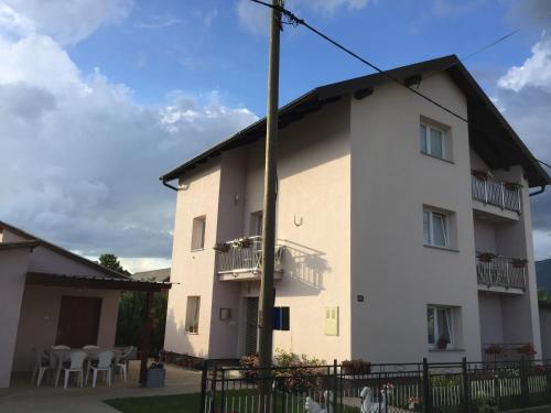  Rooms Age in Korenica