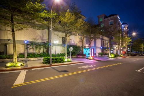 Exterior view, Uline Motel in Nangang District