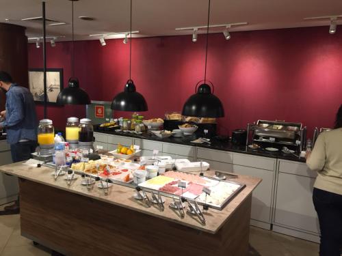 อาหารและเครื่องดื่ม, Flat Luxo Moema in โมเอมา