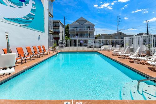 Swimming pool, Surf Inn Suites in Ocean City (MD)