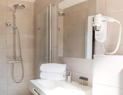 Chambre double avec 1 ou 2 lits, supérieure, vue partielle sur la mer, terrasse