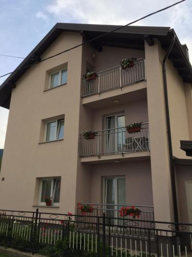  Rooms Age in Korenica
