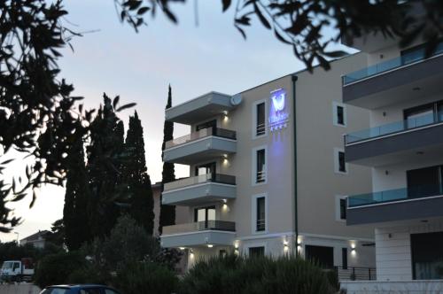  Apartments Jakov in Promajna