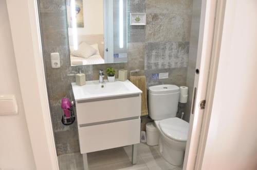 Double or Twin Room with Private Bathroom image 10