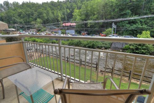 Gatlinburg River Inn - image 9