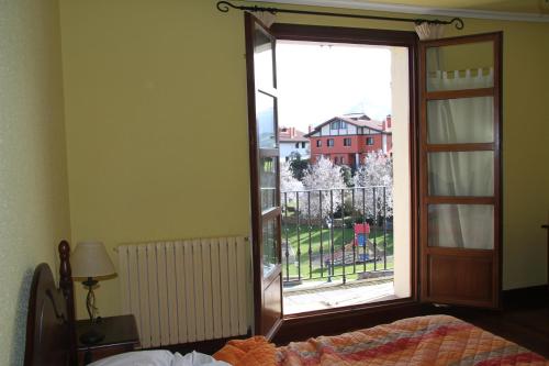 1 double bed, 2 twin beds
