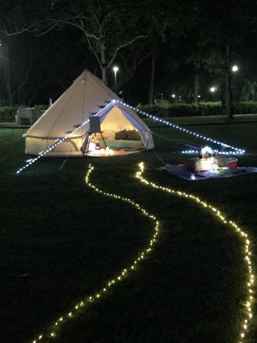 B&B Singapore - Glamping Kaki - Medium Bell Tent - Bed and Breakfast Singapore