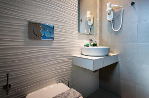 Sunday Hotel - image 9