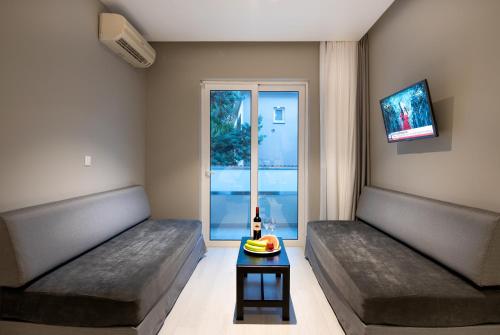 Sunday Hotel - image 11