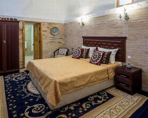 1 queen bed
