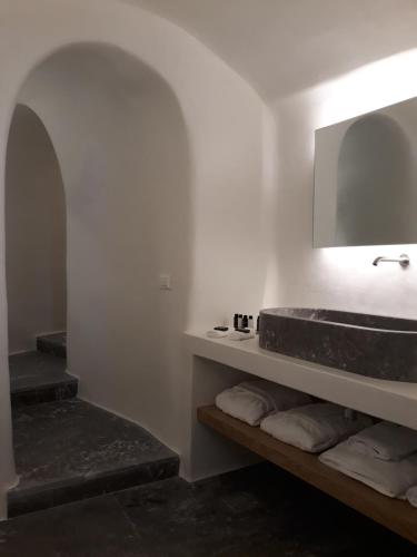 Chelidonia Luxury Suites - image 5