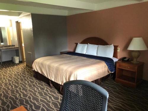 Economy Inn North Randall - image 4
