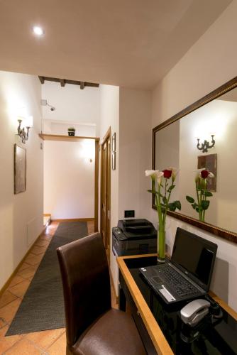 JR Suites - image 12