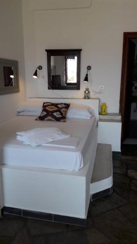  Aperanto Galazio in Skopelos