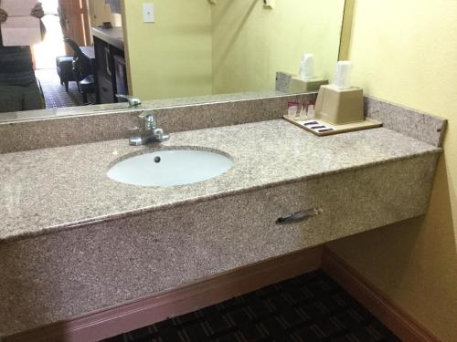 Luxury Inn and Suites Seaworld