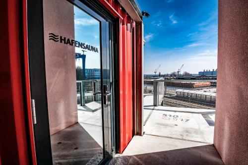DOCK INN Hostel Warnemünde - image 6