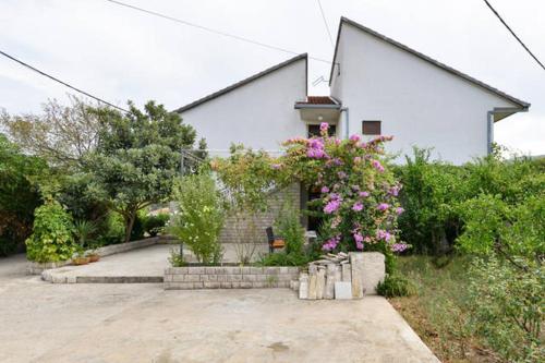  Modern apartment Milatić in Jelsa