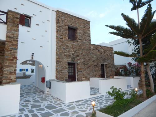 Tinos Suites & Apartments