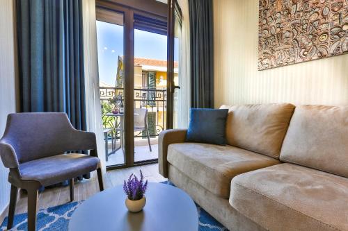 Hotel Harmony by Aycon Room Type - Suite with Balcony
