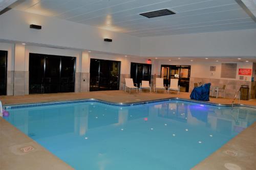 游泳池, 拉克羅斯麗怡酒店 (Country Inn & Suites by Radisson, La Crosse, WI) in 拉克魯斯 (WI)