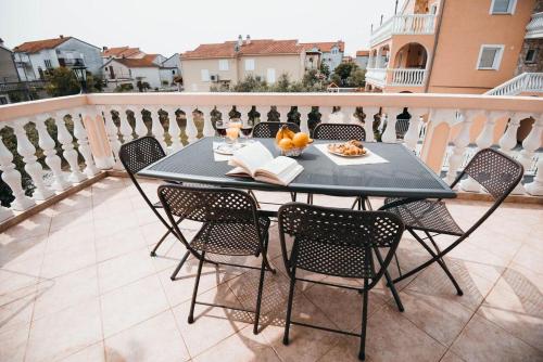 Apartments with a parking space Vodice - 15734 Vodice 