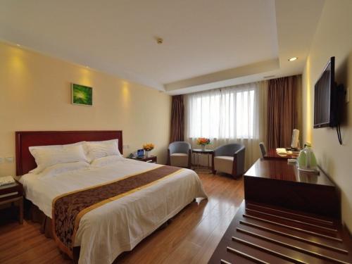 Greentree Alliance Beijing West Railway Station Zhanqian North Square Hotel The 2-star Greentree Alliance Beijing West Railway Station Zh offers comfort and convenience whether youre on business or holiday in Beijing. The property offers guests a range of services and amenit