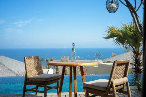 One Bedroom - Cliff Pool Villa with Ocean View image 3
