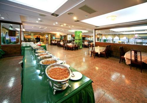 Food and beverages, Ming Lu Holiday Hotel in Renai Township