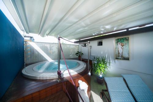 อ่างแช่น้ำร้อน, Hotel Erika in ริมินี