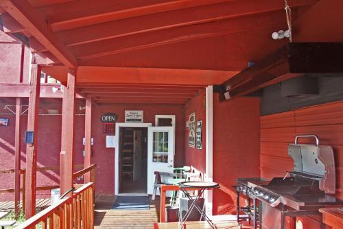 Uncle Nicolai's Inn B&B
