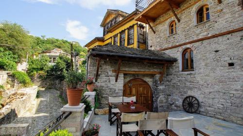 B&B Gjirokastër - The Home of Diplomacy - Bed and Breakfast Gjirokastër