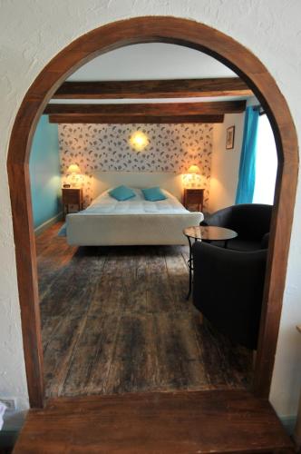 1 queen bed, 2 twin beds