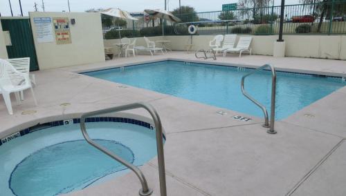 Days Inn by Wyndham Phoenix North - image 9